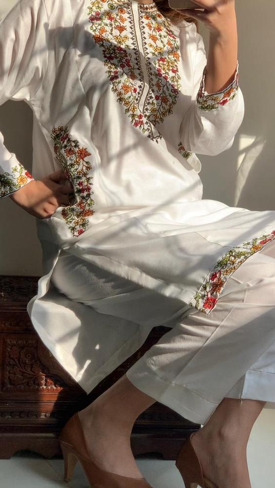 2 Pcs Women's Stitched Linen Embroidered Suit