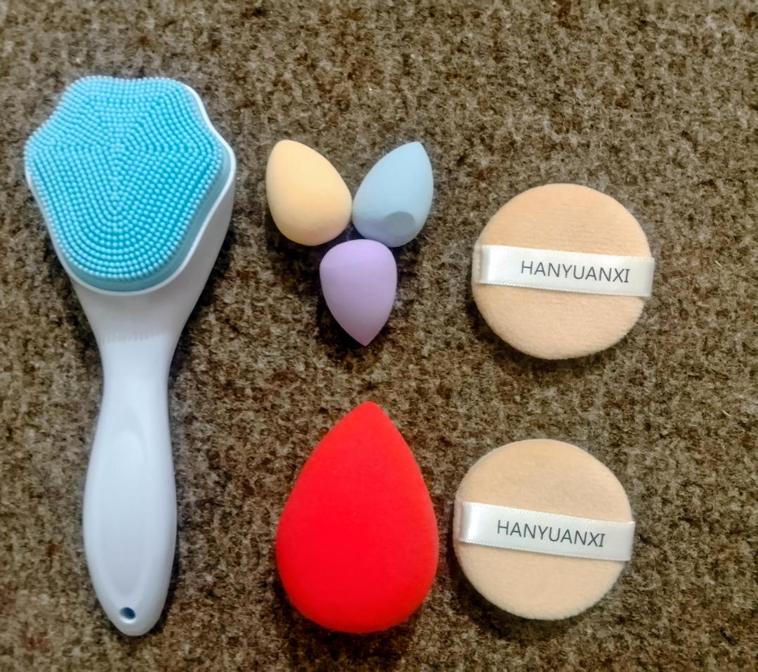 7 in 1 Makeup Accessories Deals - 6 Beauty Blenders & Facial Scrub