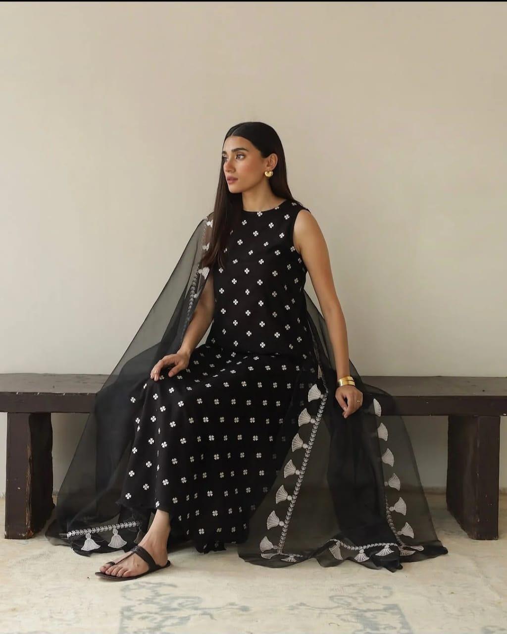 3 Pcs Women's Unstitched Embroidered Suit
